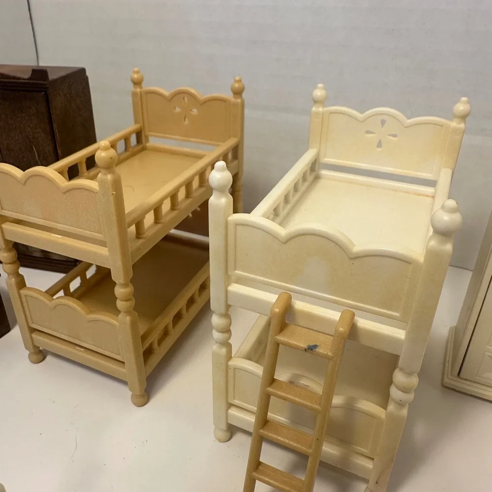 Vintage Sylvanian Families Bedroom Furniture Lot 13 Pieces Beds Vanity